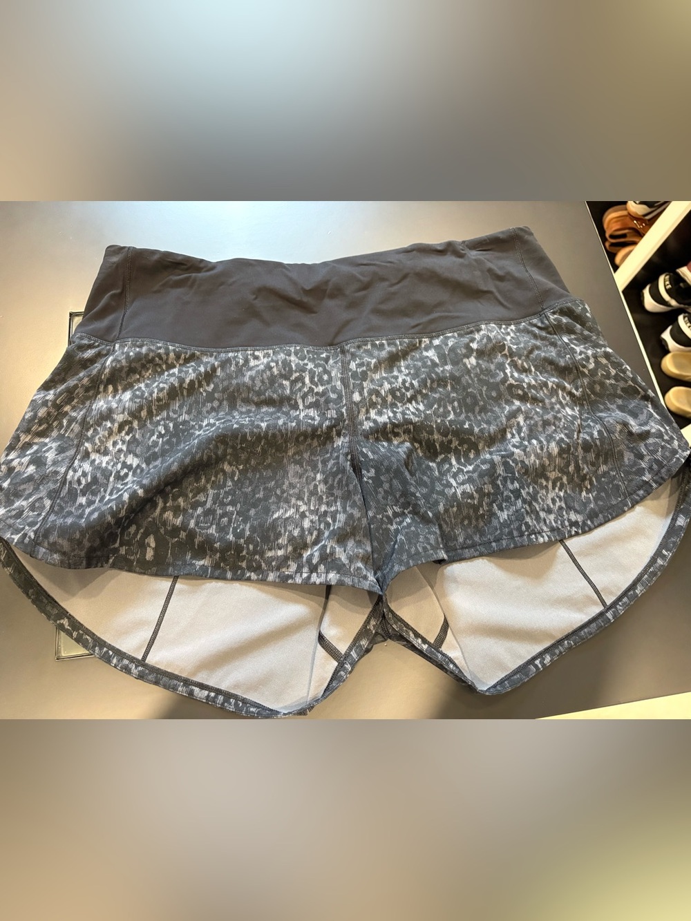 Lululemon Athletica Women's Speed-Up Gray/Black Athletic Shorts - Picture 2 of 12
